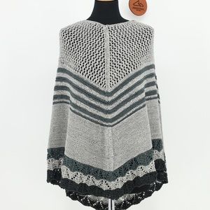 VERTIGO Gray‎ Combo Poncho Sweater VT31981